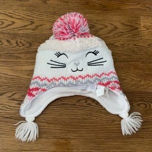 The children place hat